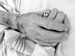 photo of dad holding my hand for the last time