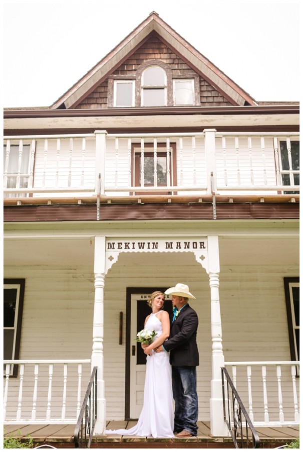 photo of bride and groom in front of museum