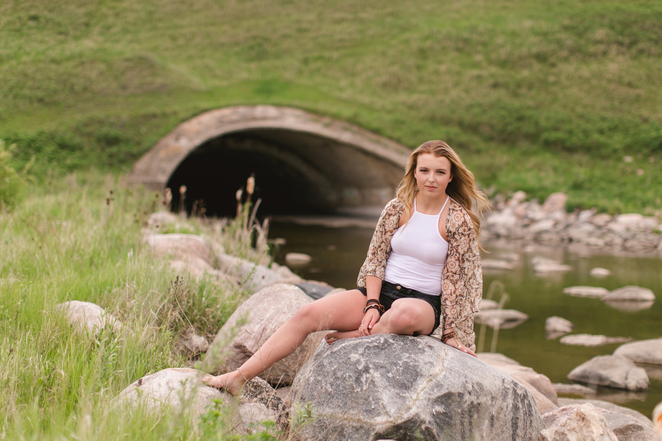 casual senior grad session oxbow valley cement arch by the river photo photography