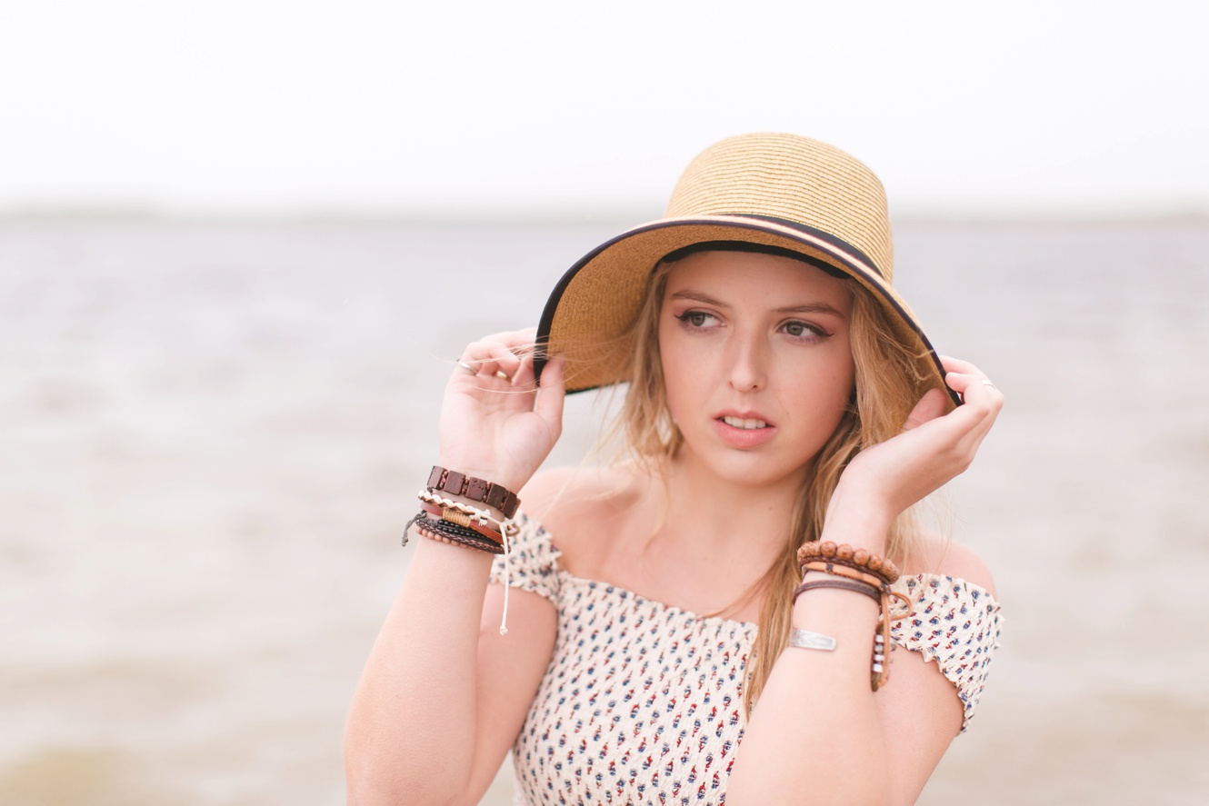 beach senior casual session with hat and boho style photo