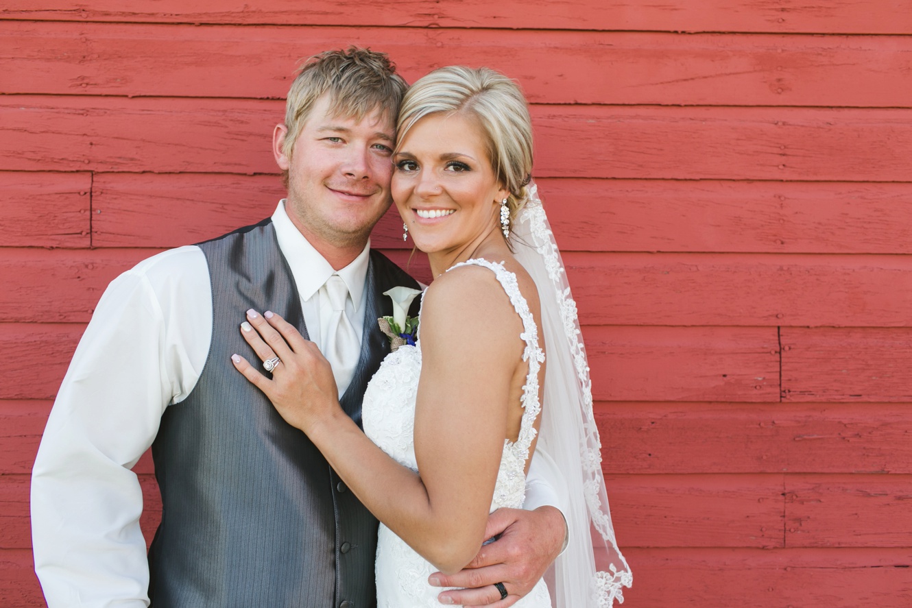 red barn wedding photo