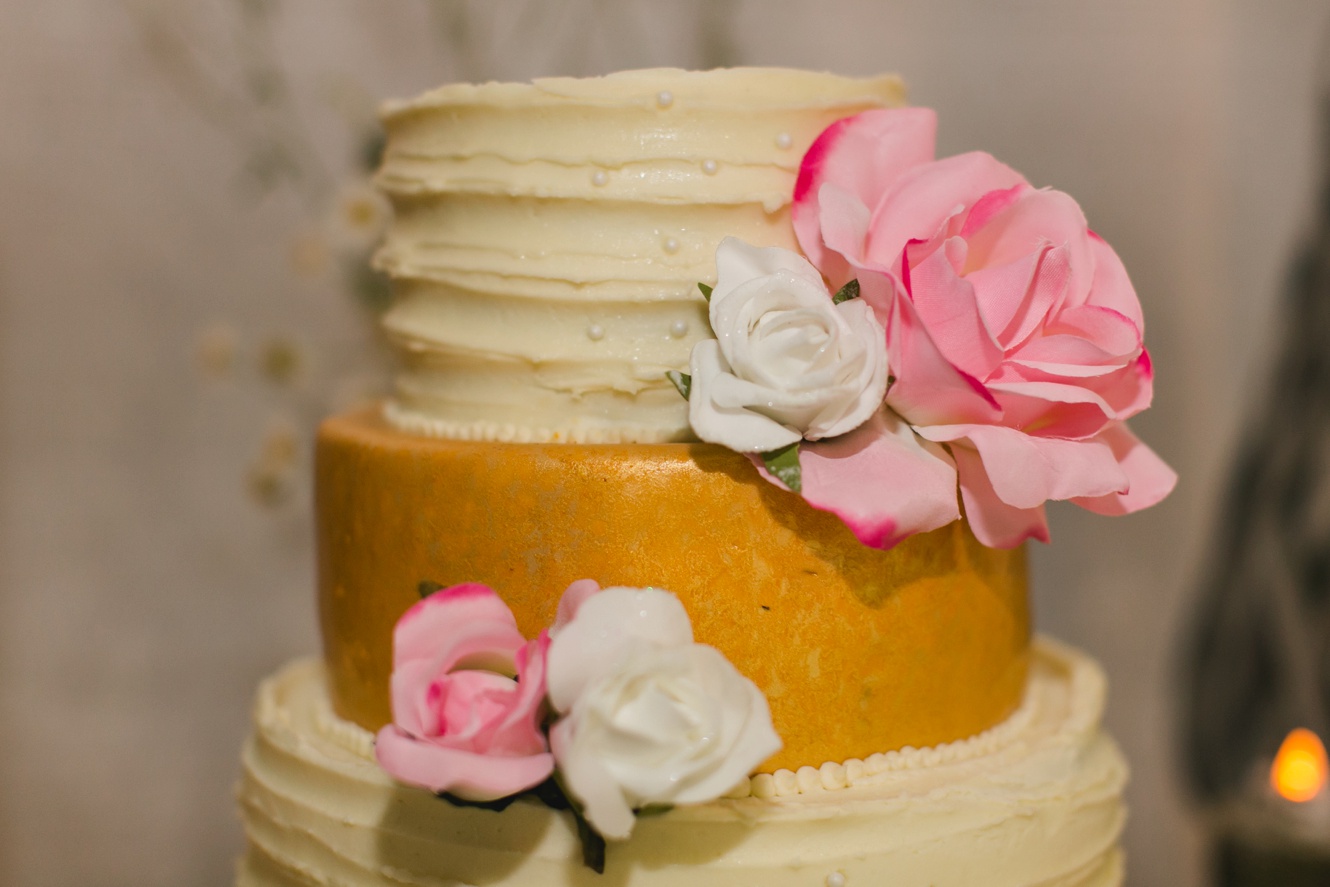 ivory wedding cake photo