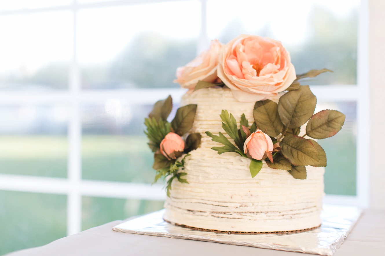 peach wedding cake photo