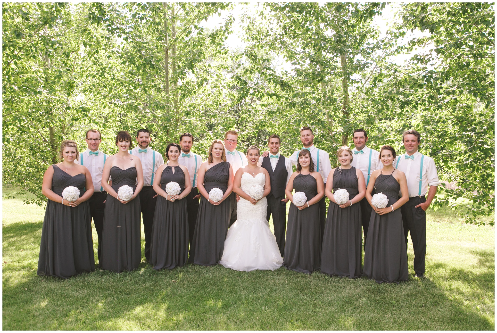 How to pose a bridal party photo