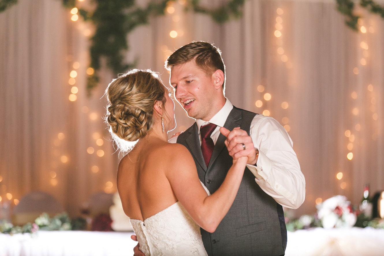 How to photograph first dance photo