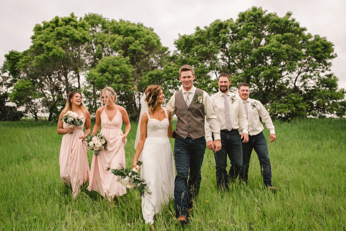 How to pose bridal party photos