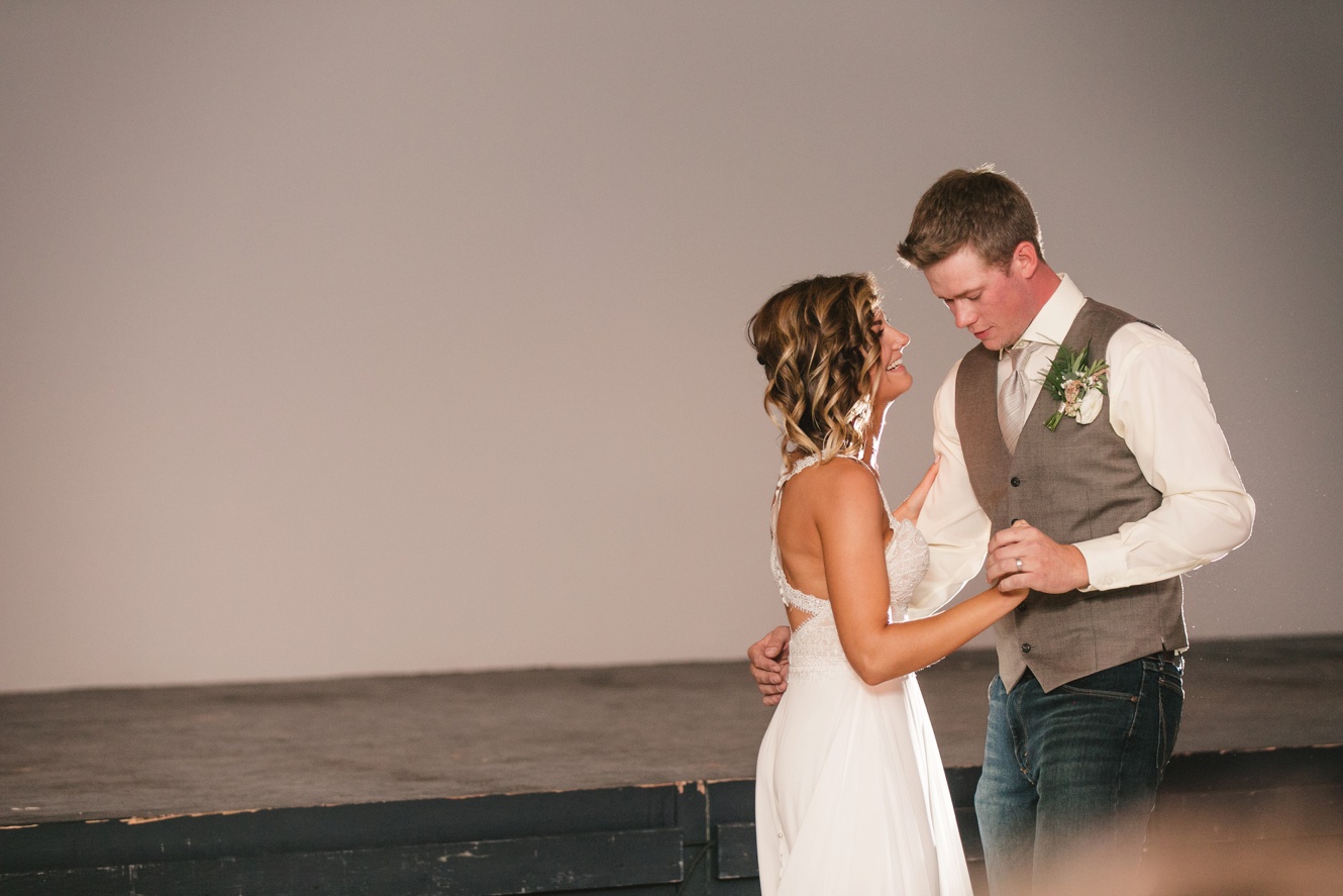 How to photograph wedding dance photos