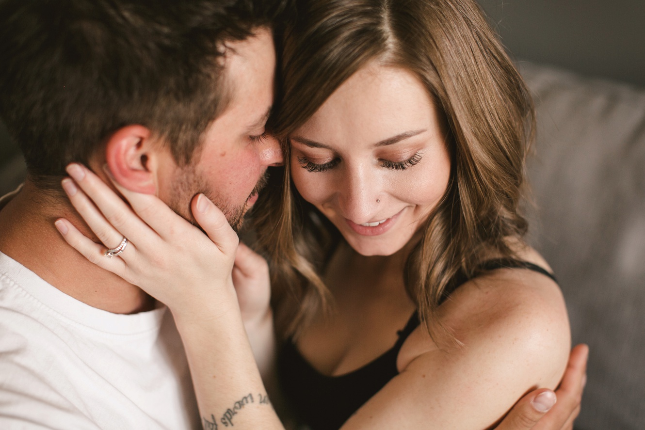 Cutest in home session engagement photo ideas