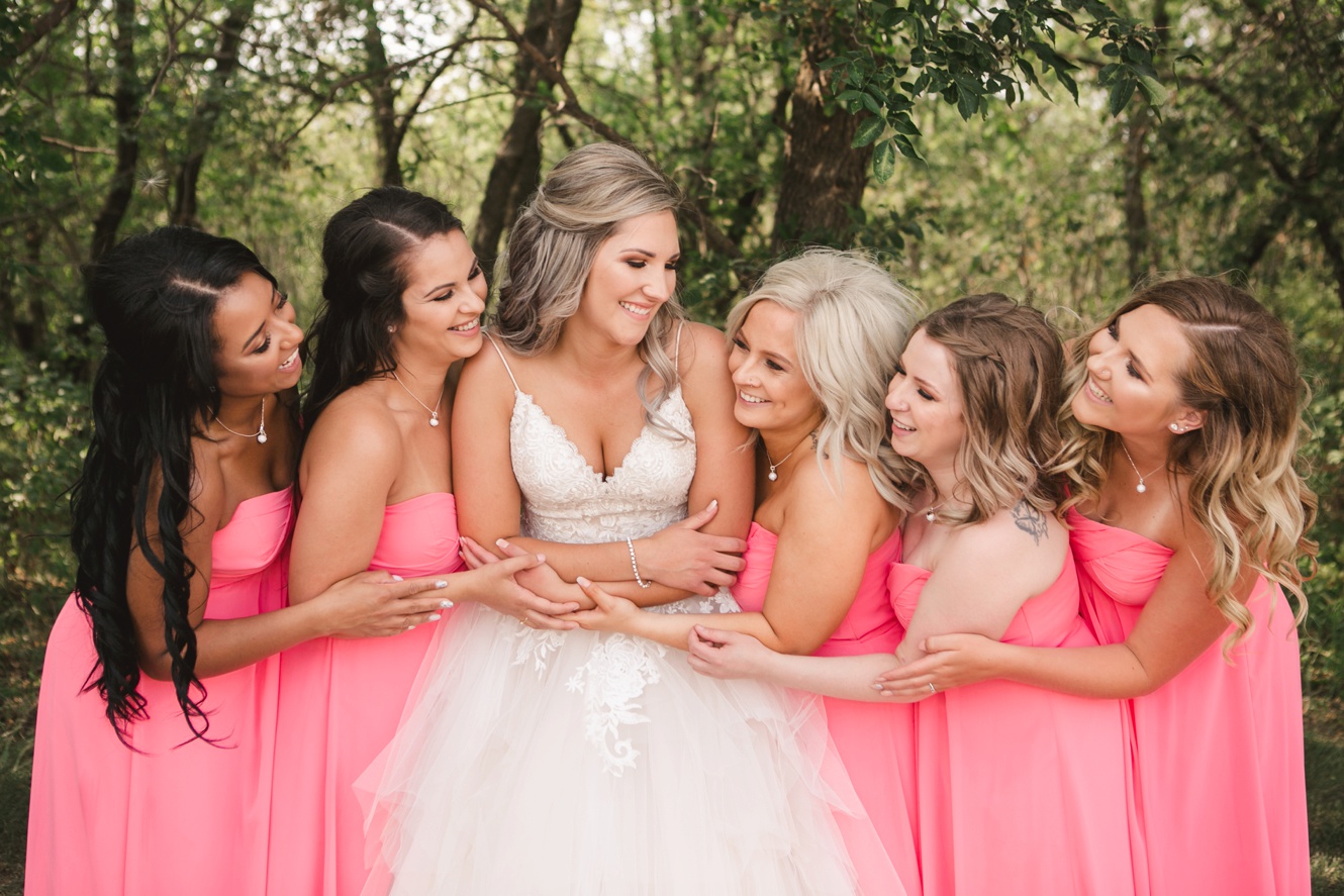 How to pose bridesmaids photo