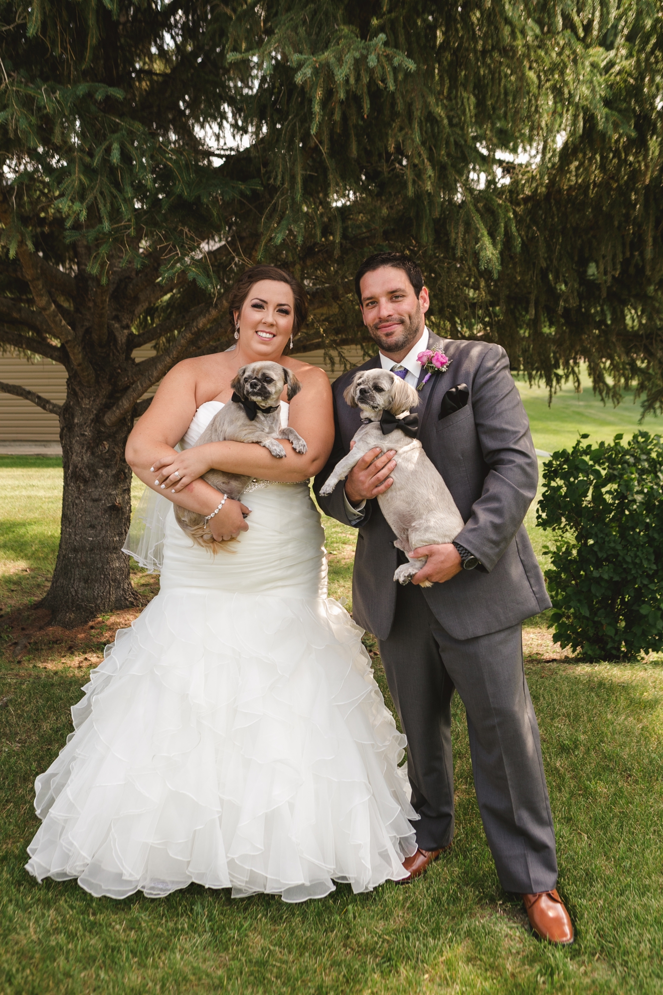 How to incorporate your pets into your wedding photo