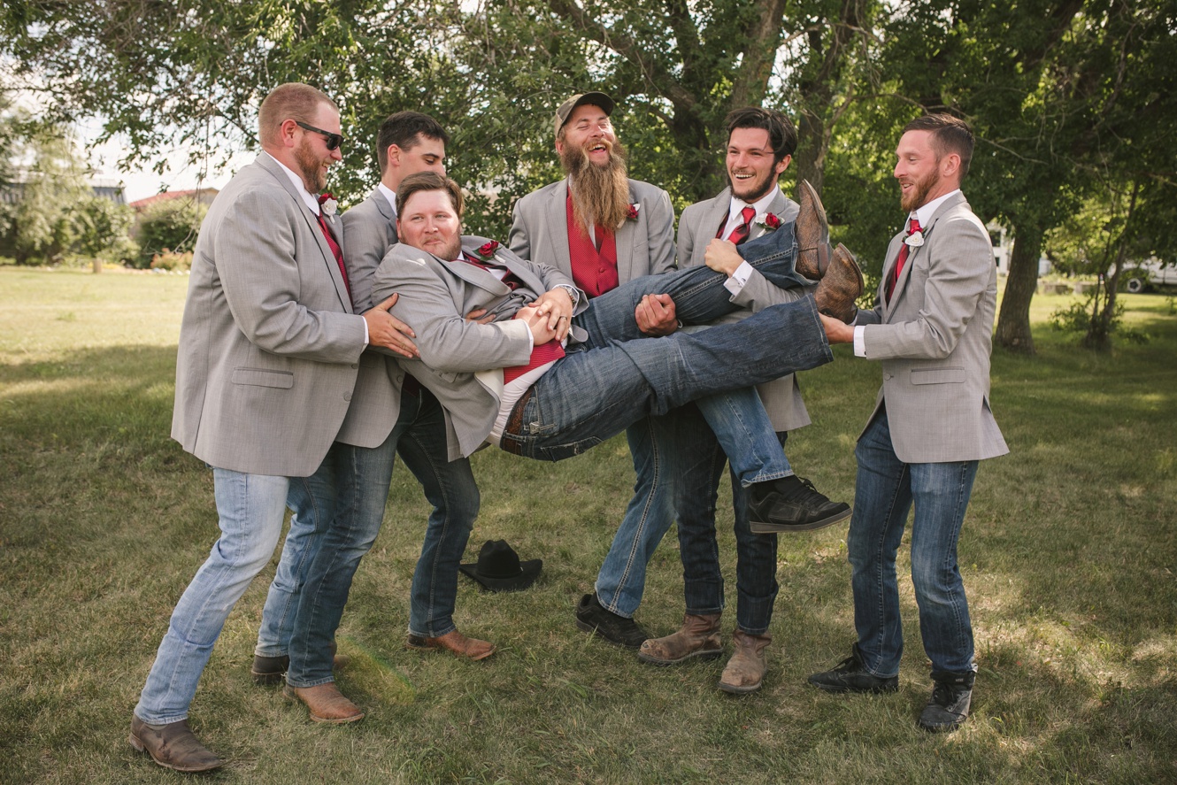 Funny groomsmen photos