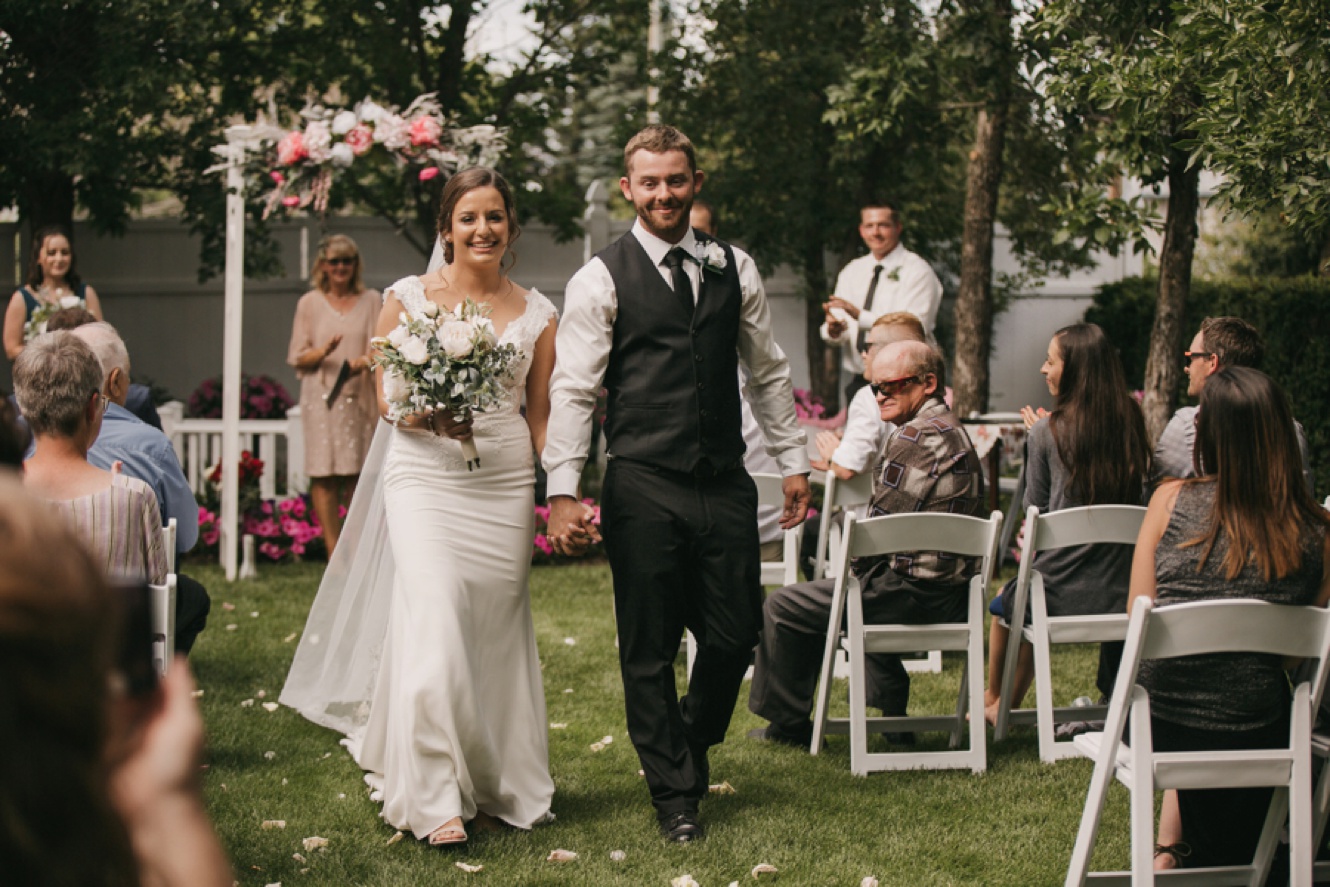 TIPS FOR A SAFER & SOCIALLY DISTANCED WEDDING THIS SUMMER