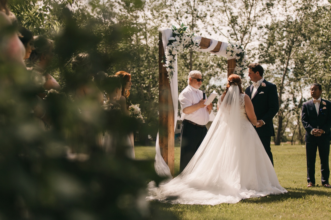 How to plan an outdoor wedding in estevan