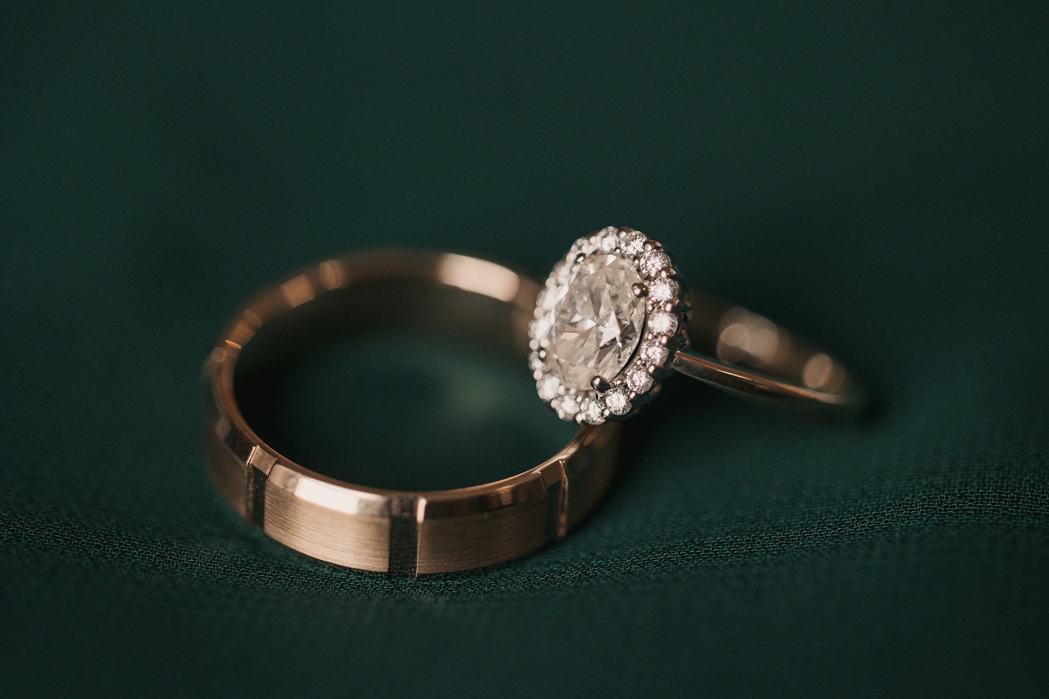 emerald and gold wedding ring photo