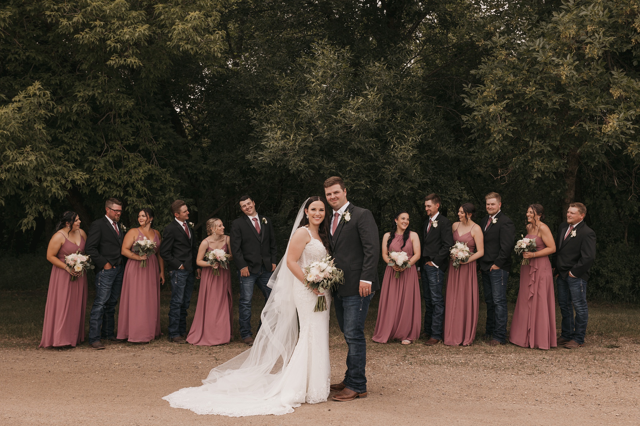 how to capture large bridal party