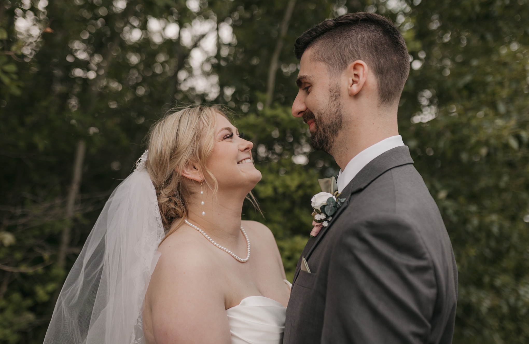 Dreamy and cinematic wedding photos